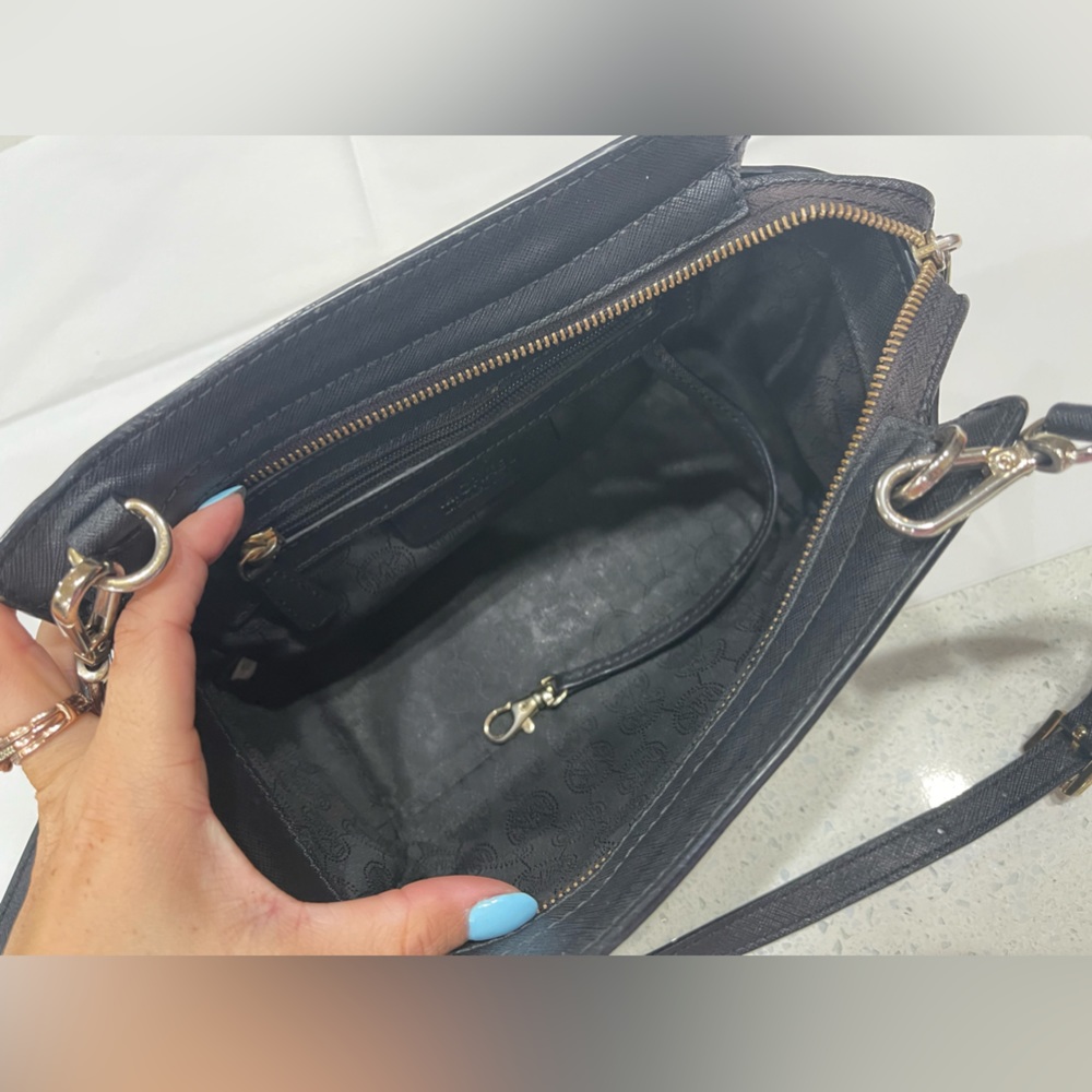 Michael Kors Crossbody EC - Picture 6 of 9